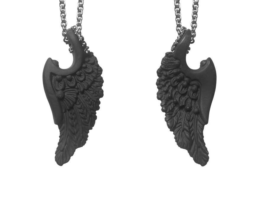 Der Flügel L aus schwarzem Biskuitporzellan mit rhodinierter Silberöse von Patrik Muff für die Porzellanmanufaktur Nymphenburg