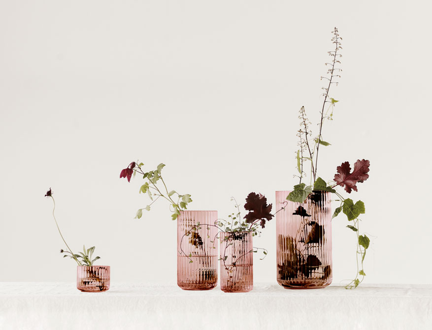 Vase oder Windlicht in burgundy aus Glas in verschiedenen Größen von Lyngby