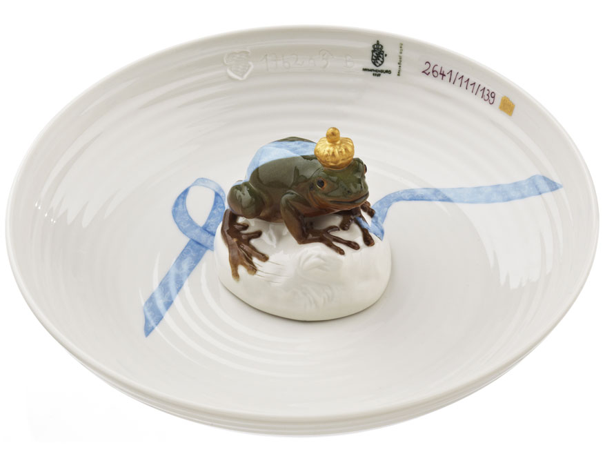Die Tierschale Frosch handbemalt und glasiert von der Porzellanmanufaktur Nymphenburg
